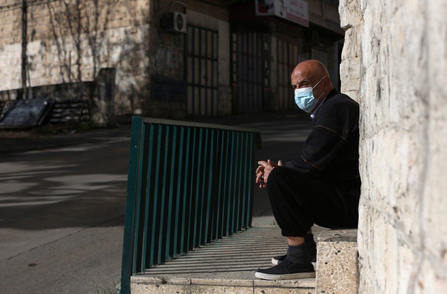 الصحة الفلسطينية: 4 وفيات و933 إصابة جديدة بفيروس كورونا