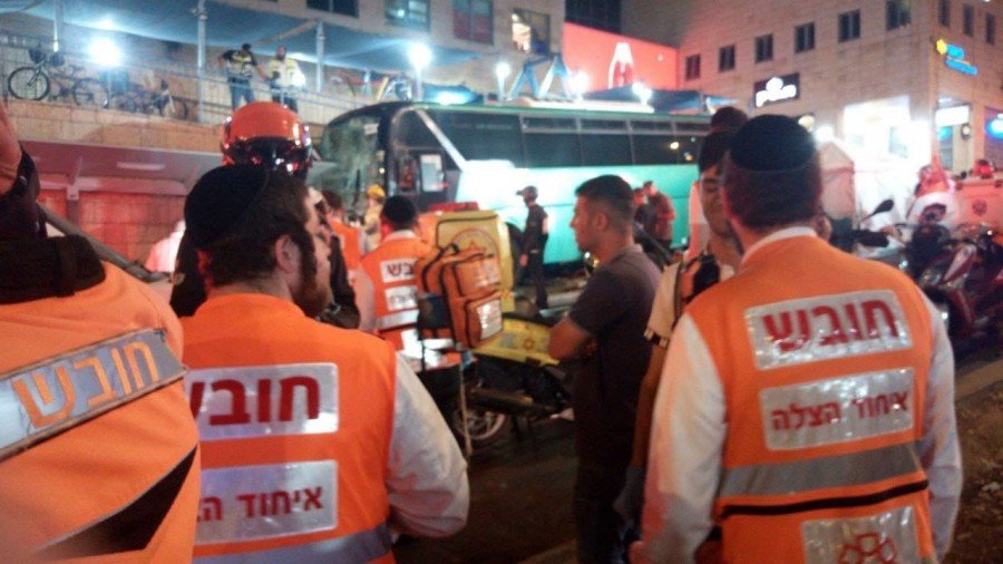 حادث طرق في القدس: مصرع 3 أشخاص وعدد من الإصابات